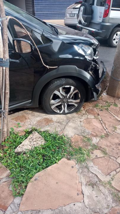 Foto 3 de 4 — Susto: Acidente no Centro de Araraquara deixa motorista e criança feridos